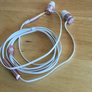 Beats earphones - rose gold